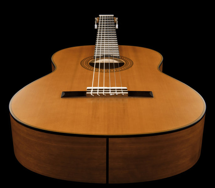 فروش گیتار کلاسیک یاماها مدل CG122MC