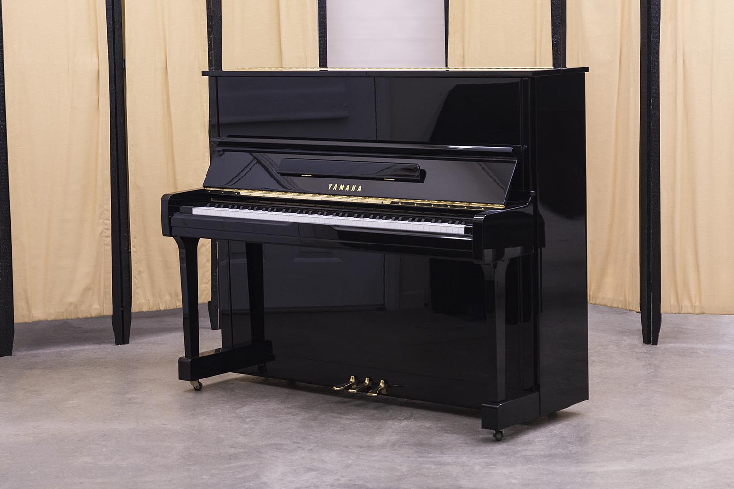 پیانو آکوستیک یاماها مدل U10A